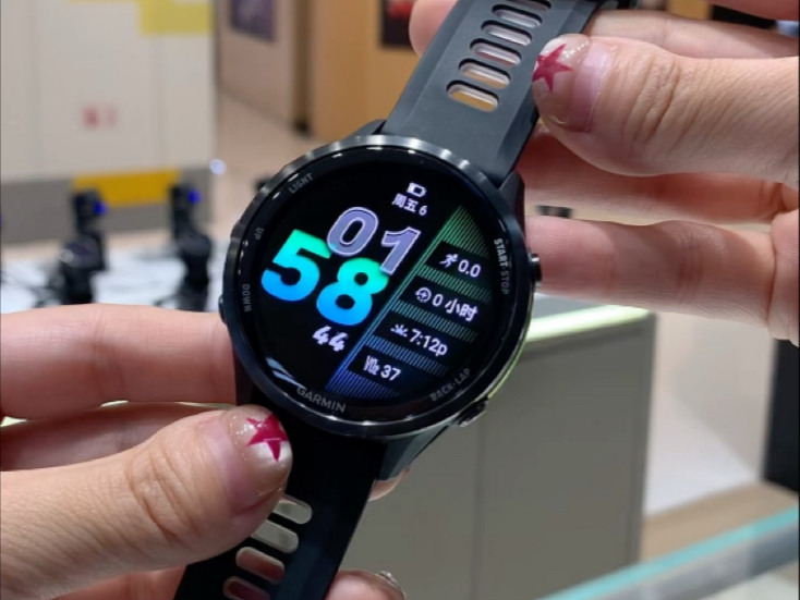 2025智能手表避坑指南｜实测5款爆款选购横评，闭眼入不花冤枉钱！（图ZMTUyMTg2MDg=） - 观点 - 站酷设计师来这个世界看看原创素材 - 站酷ZCOOL