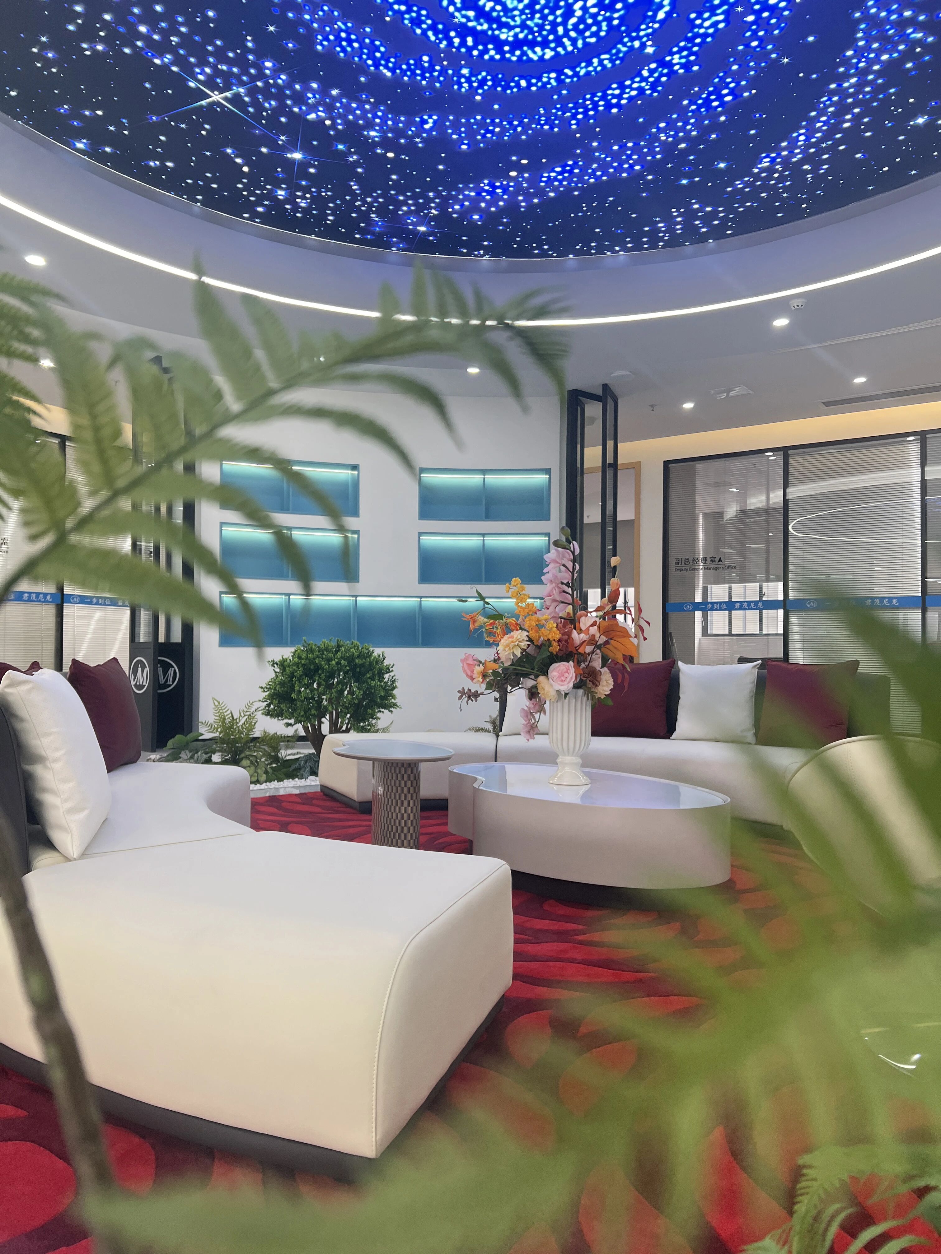 天呐！圆美设计吴院长 5 个小心机，让普通办公展厅秒变高级美学空间
