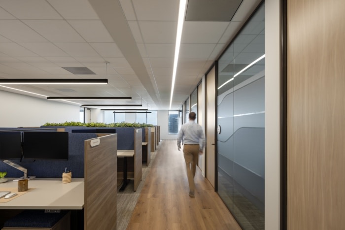 办公楼装修：开放式与私密区平衡 构建专注协作兼备的能源办公环境（图ZMTUyMTkzNDA=） - 资讯 - 站酷设计师凯悦办公装修原创素材 - 站酷ZCOOL