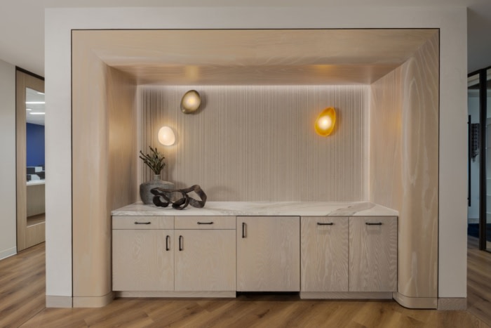 办公楼装修：开放式与私密区平衡 构建专注协作兼备的能源办公环境（图ZMTUyMTkzMjg=） - 资讯 - 站酷设计师凯悦办公装修原创素材 - 站酷ZCOOL