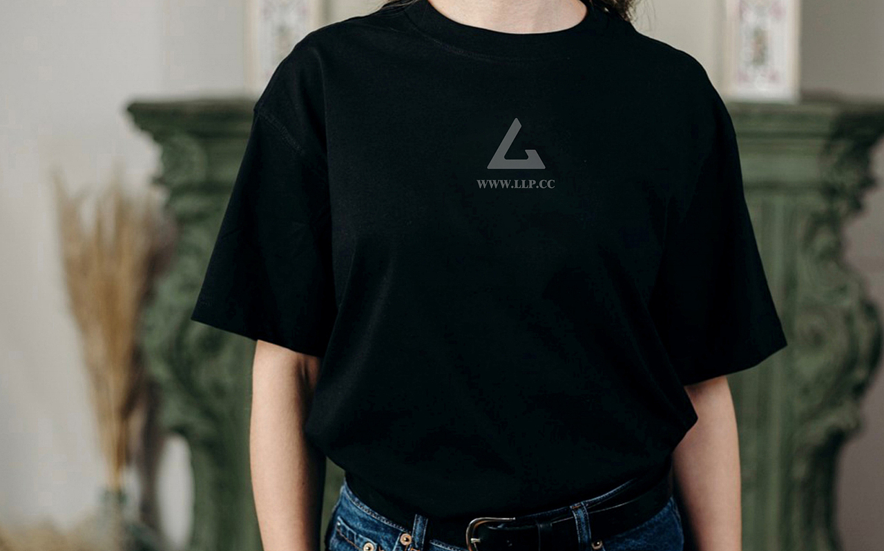 L字母创意logo梁乐平Logo新设计（衣服LOGO效果图）（图ZMzk2NDQ3MTY0） - Logo - 站酷设计师平哥设计原创素材 - 站酷ZCOOL