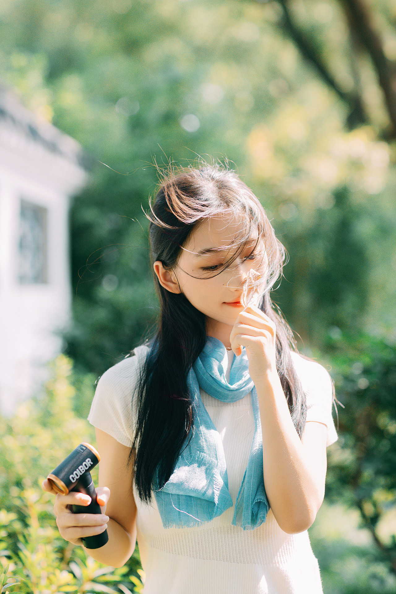 🍂 风绕蓝巾抚发梢（图ZMzk2NTI1NTMy） - 人像摄影 - 站酷设计师芥茉在拍照原创素材 - 站酷ZCOOL