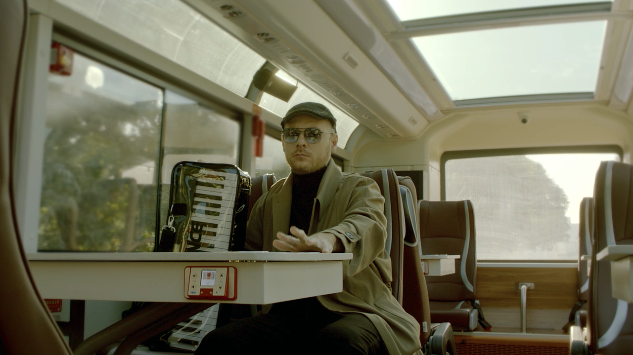 特伦斯V30折叠琴/产品/音乐/宣传片/乐器/电商（图ZMzk2NTU4NTM2） - 短片 - 站酷设计师VisionVideo原创素材 - 站酷ZCOOL