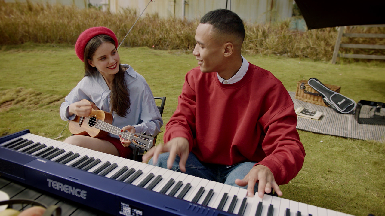 特伦斯V30折叠琴/产品/音乐/宣传片/乐器/电商（图ZMzk2NTU4NTI4） - 短片 - 站酷设计师VisionVideo原创素材 - 站酷ZCOOL