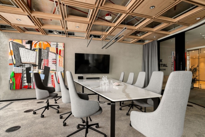 办公楼装修：反射美学贯穿设计 用光线节奏统一空间的视觉表达