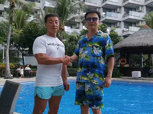 吴俊彬和杨新民在一起，2021年9月吴俊彬在海南三
