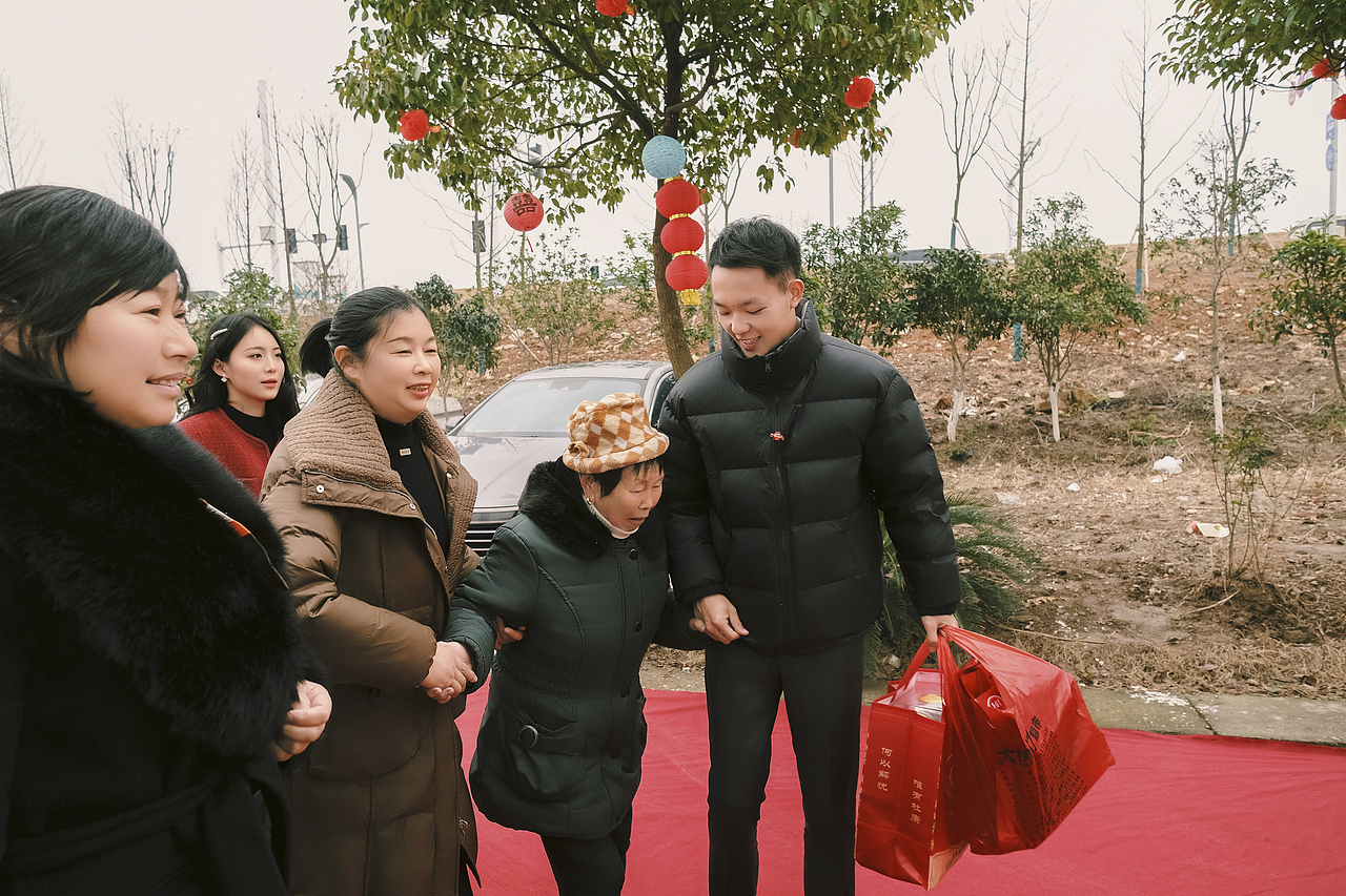 还是奶奶 只是我们长大了