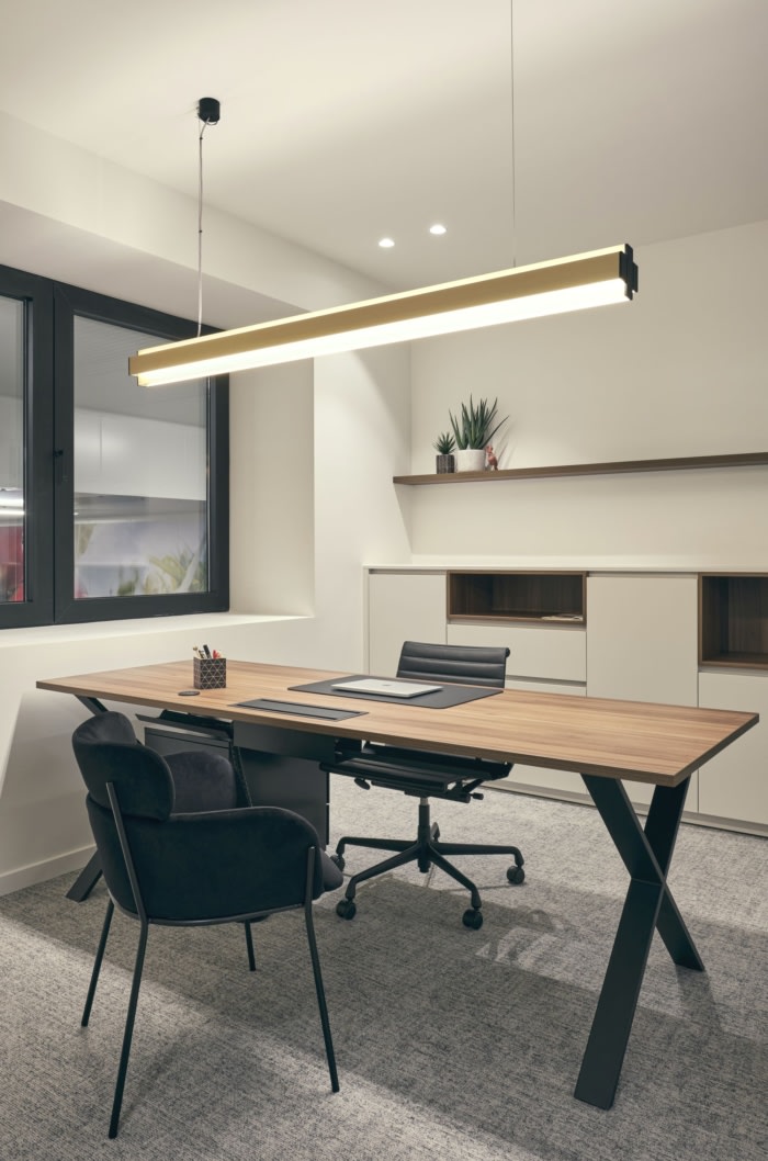 办公楼装修:柔和调色板与绿植点缀 打造非正式对话的轻松氛围