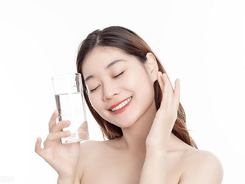 补水面膜哪家强？回购率 TOP 的急救补水面膜，敷完皮肤喝饱水！