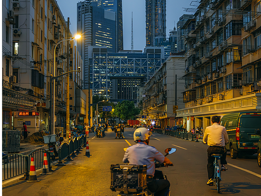 上海街头250924崂山路
