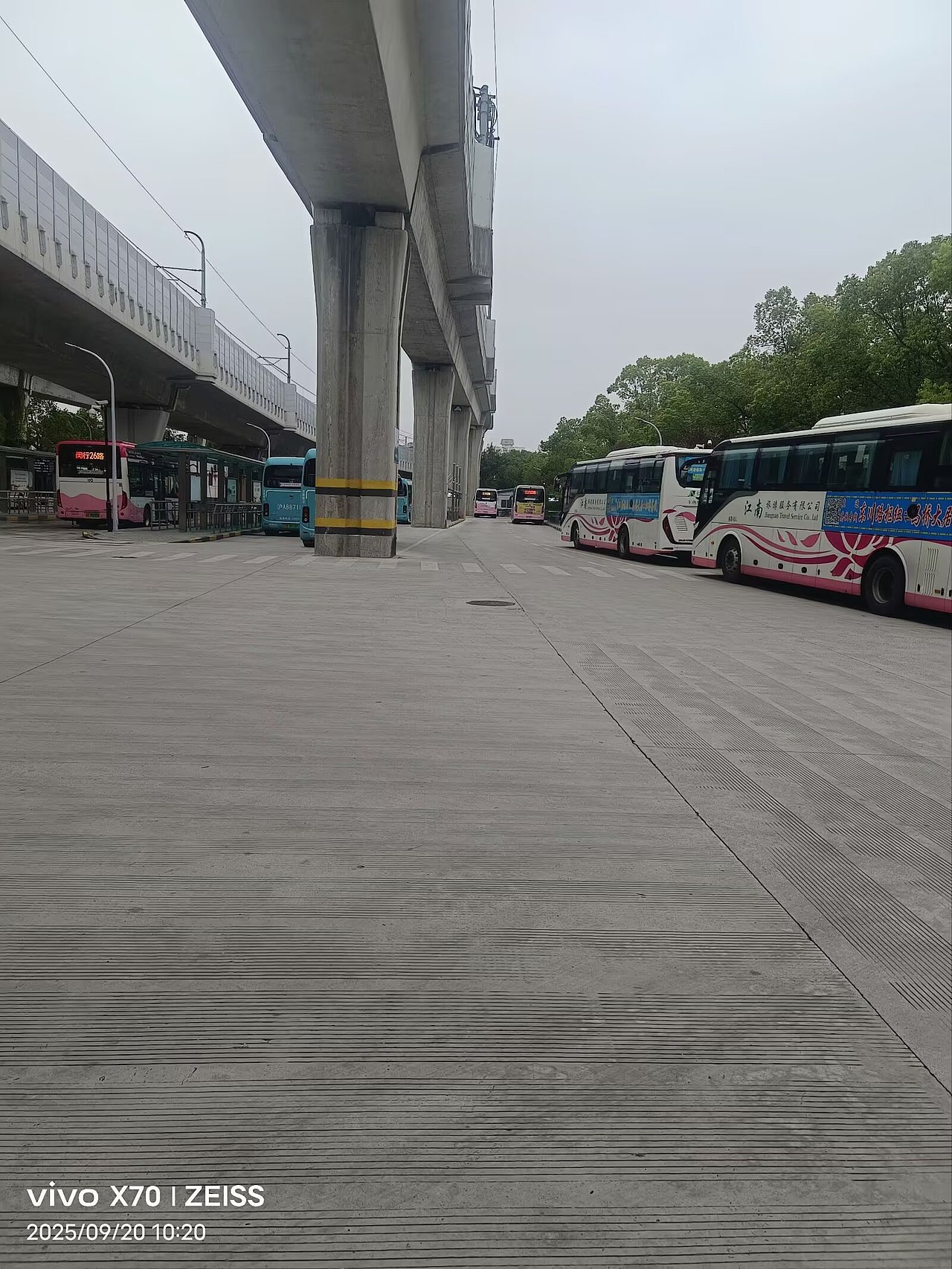 东川路公交枢纽站