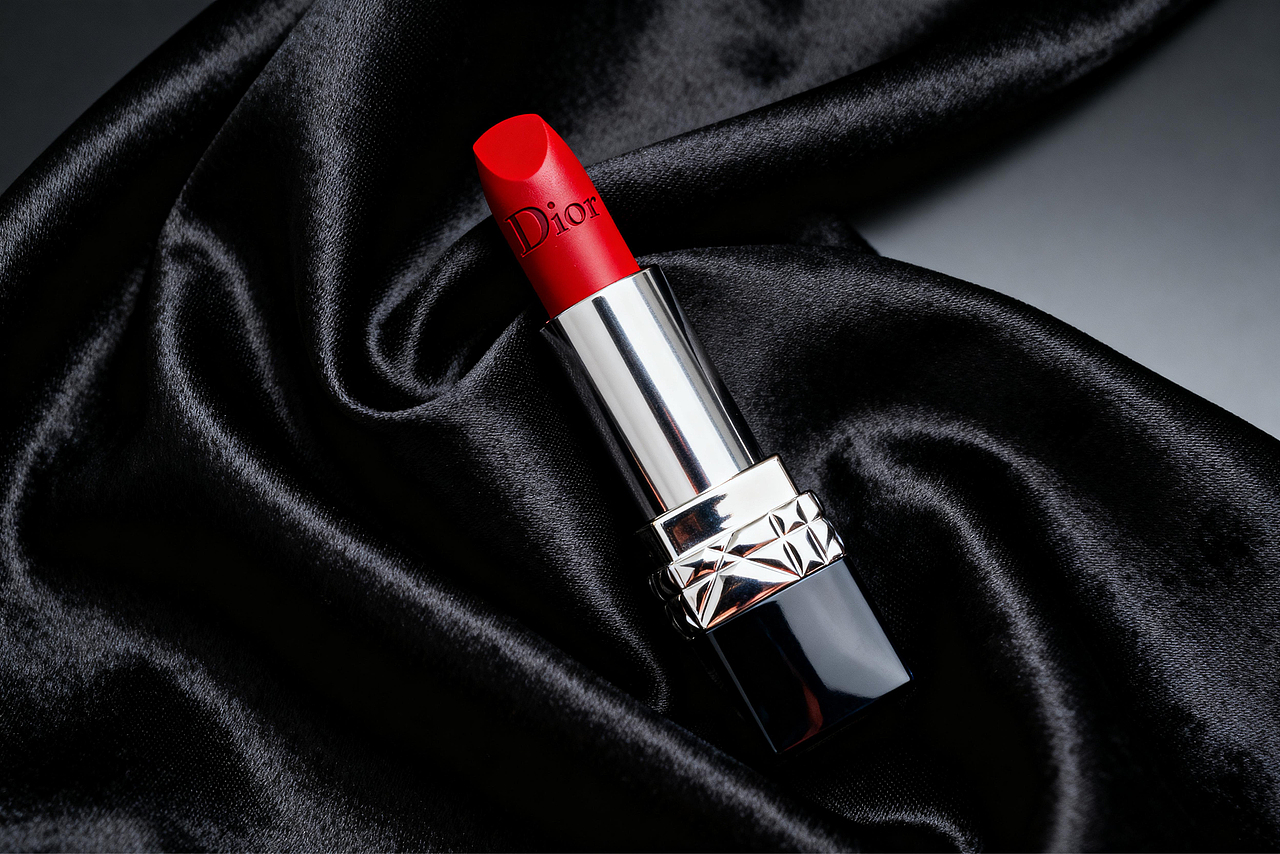 Dior 口红 I 节日/布料/情人节/创意Ai场景出图（图ZMzk3MTg4NzAw） - 产品 - 站酷设计师沐风keyshot原创素材 - 站酷ZCOOL