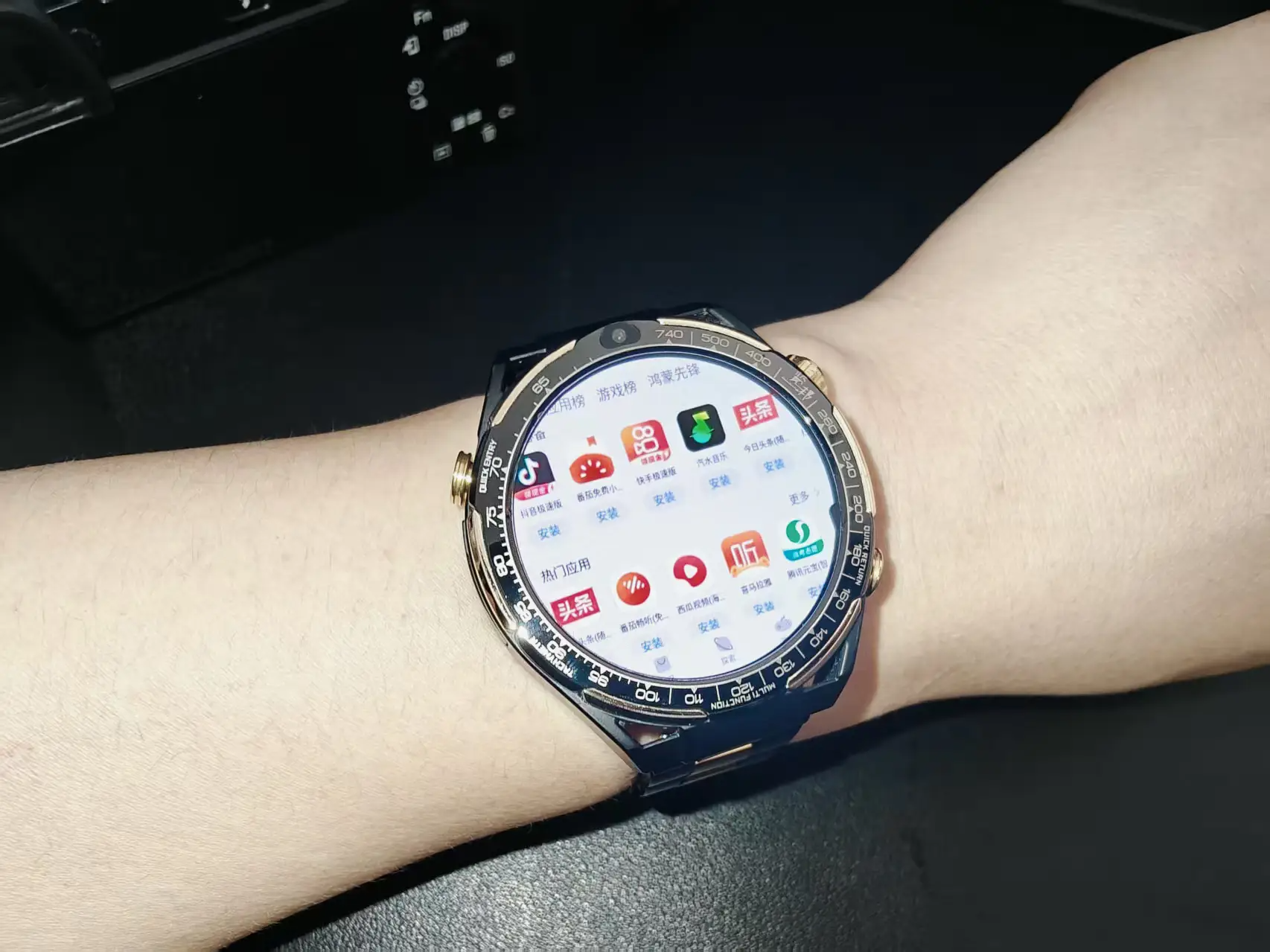 能聊天、像真人！览邦Watch Ultra：脱离手机也能微信/导航/支付，腕上小手机来了