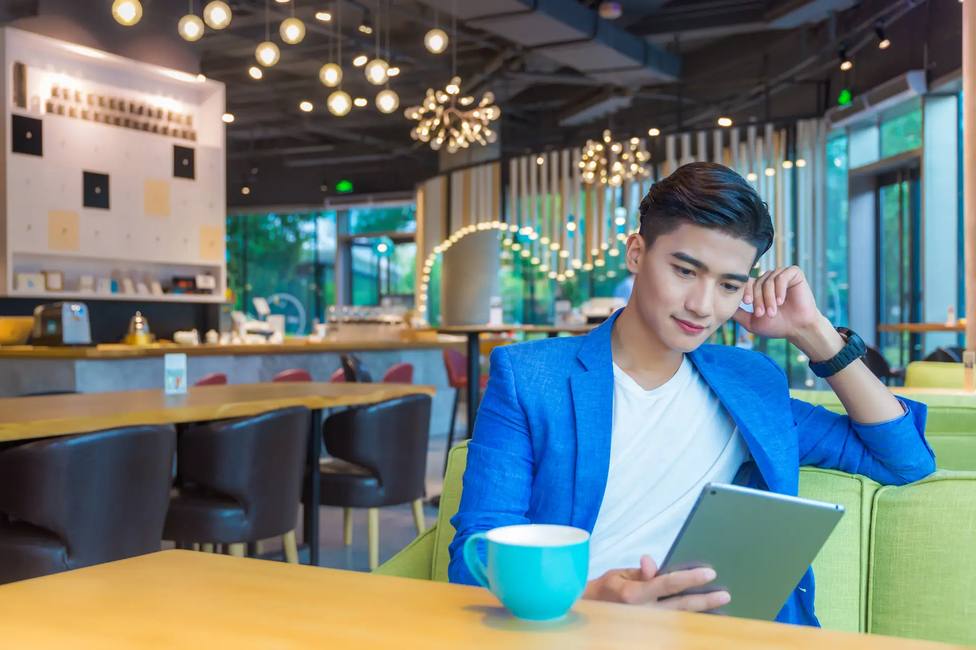 能聊天、像真人！览邦Watch Ultra：脱离手机也能微信/导航/支付，腕上小手机来了