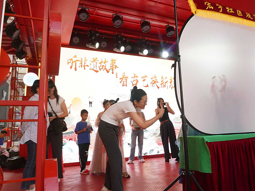 抚顺皮影戏传承人谷小松引领亲子共赴文化盛宴 