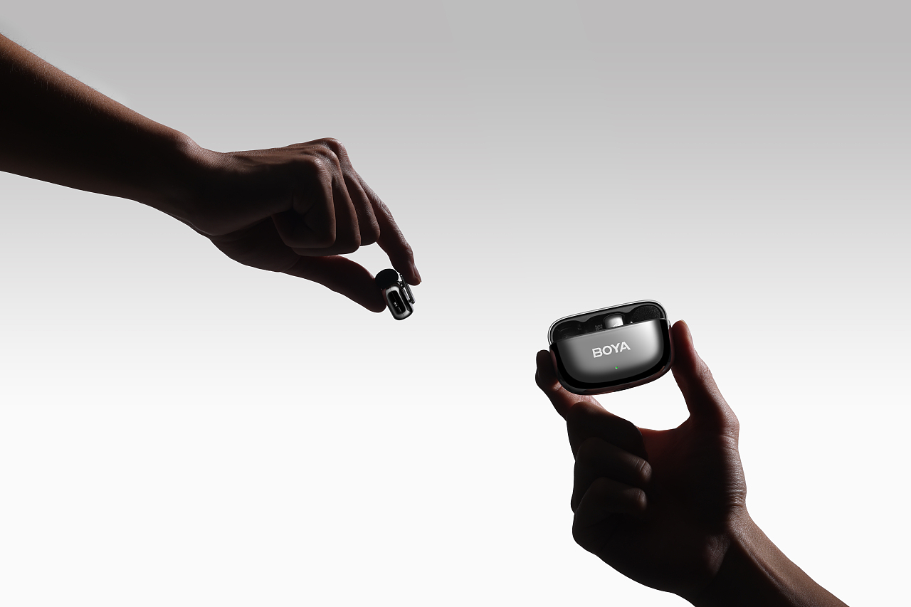 BOYA mini 2 无线麦克风深空灰手持暗色调拍摄