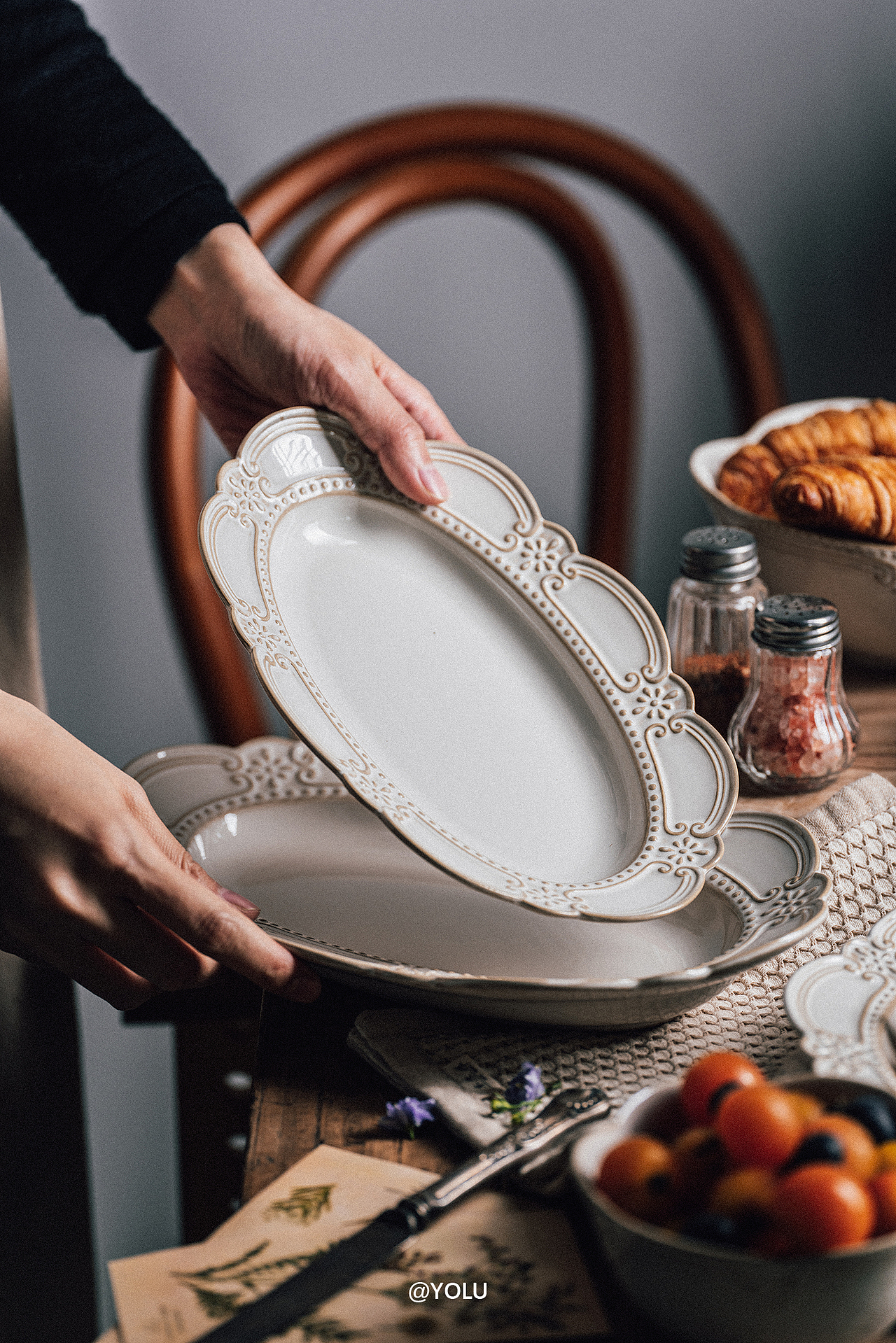 复古浮雕陶瓷餐具拍摄