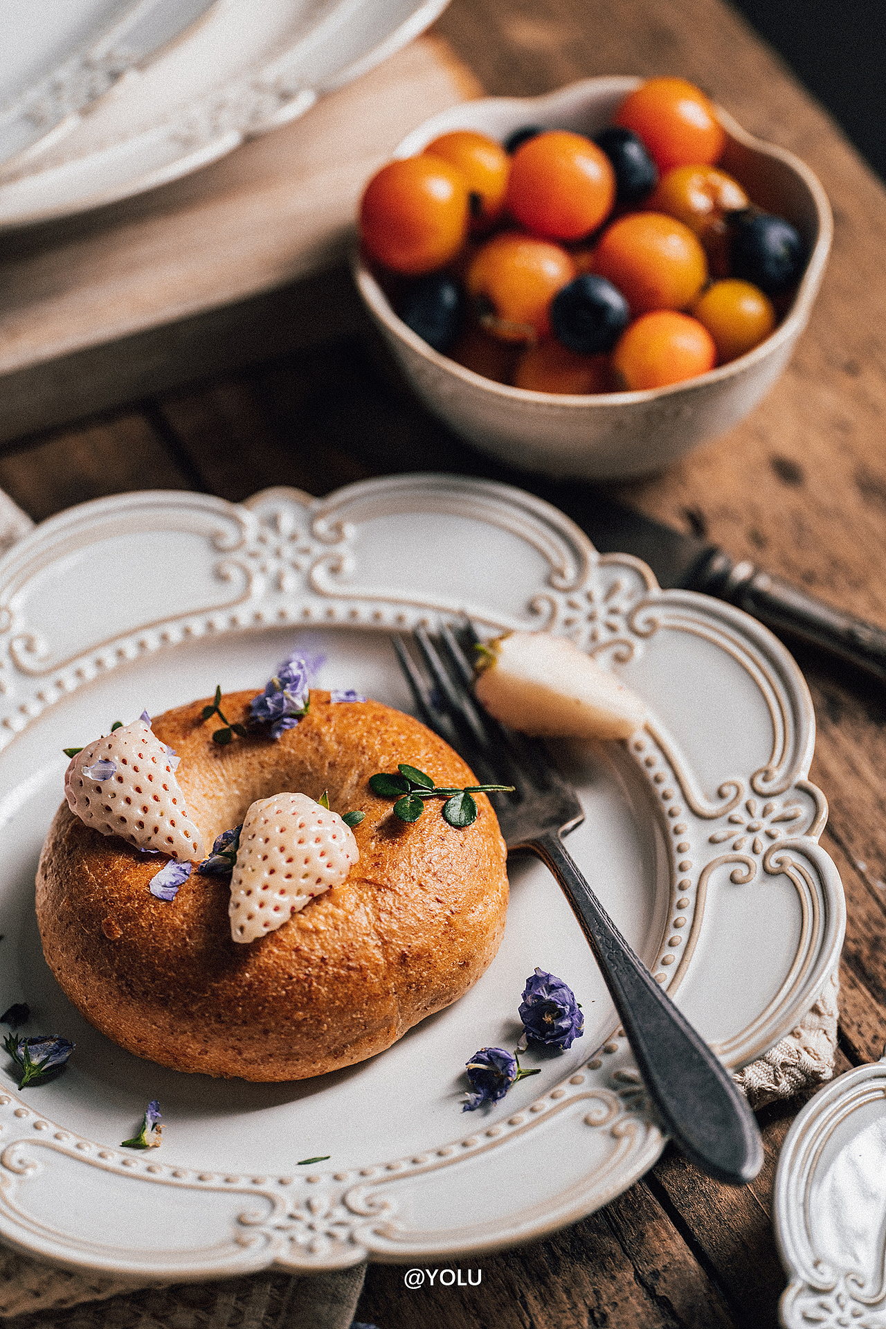 复古浮雕陶瓷餐具拍摄