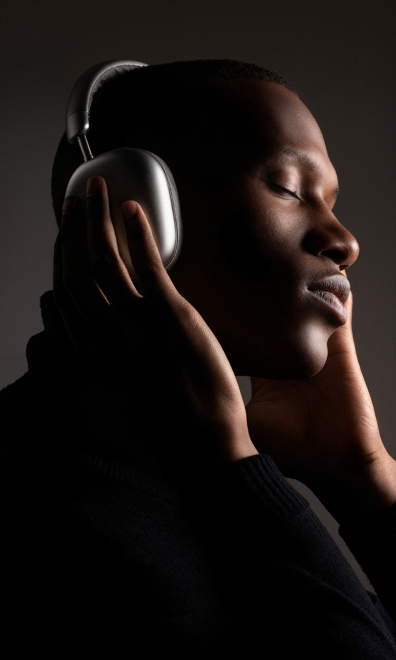 AiGC案例练习丨头戴式耳机模特丨005（图ZMzk3NTAxMzIw） - AI作品 - 站酷设计师Kan_Design原创素材 - 站酷ZCOOL