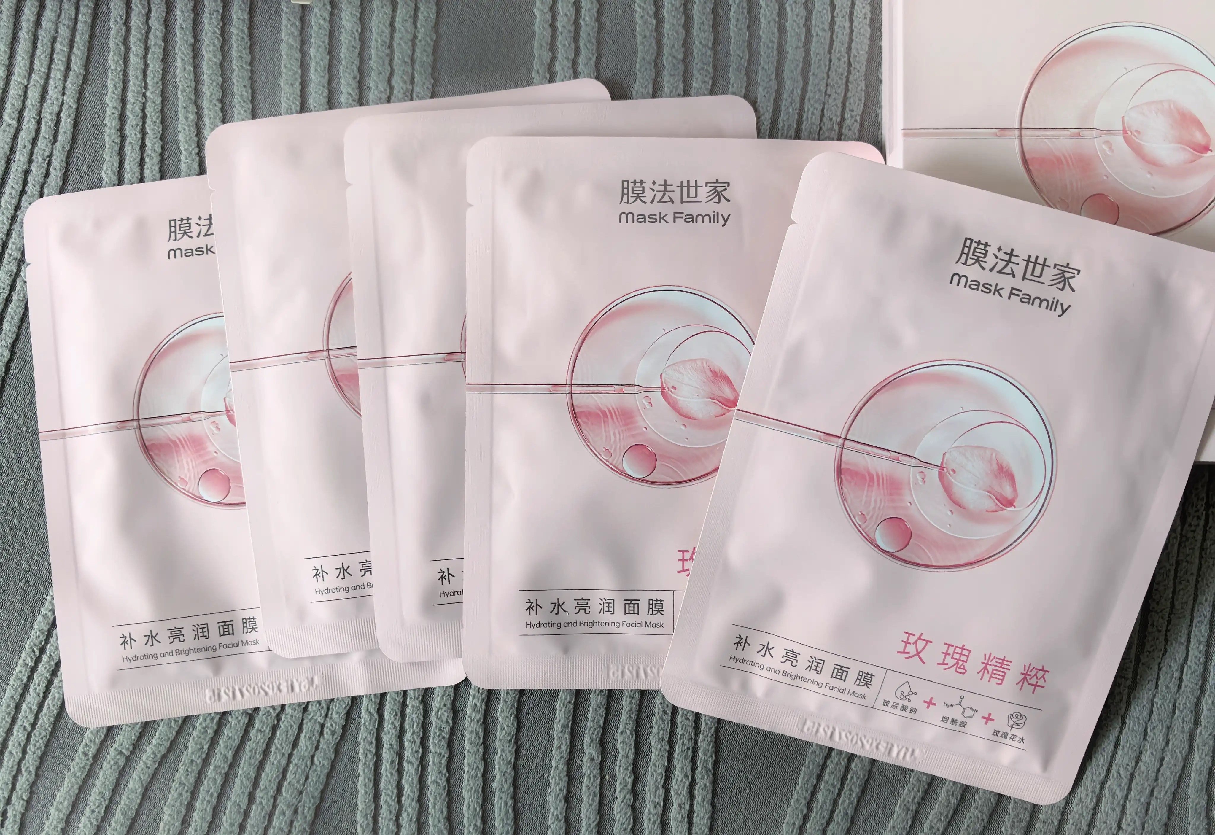 晒后泛红发烫？国产平价补水面膜救场：舒缓补水 15 分钟见效