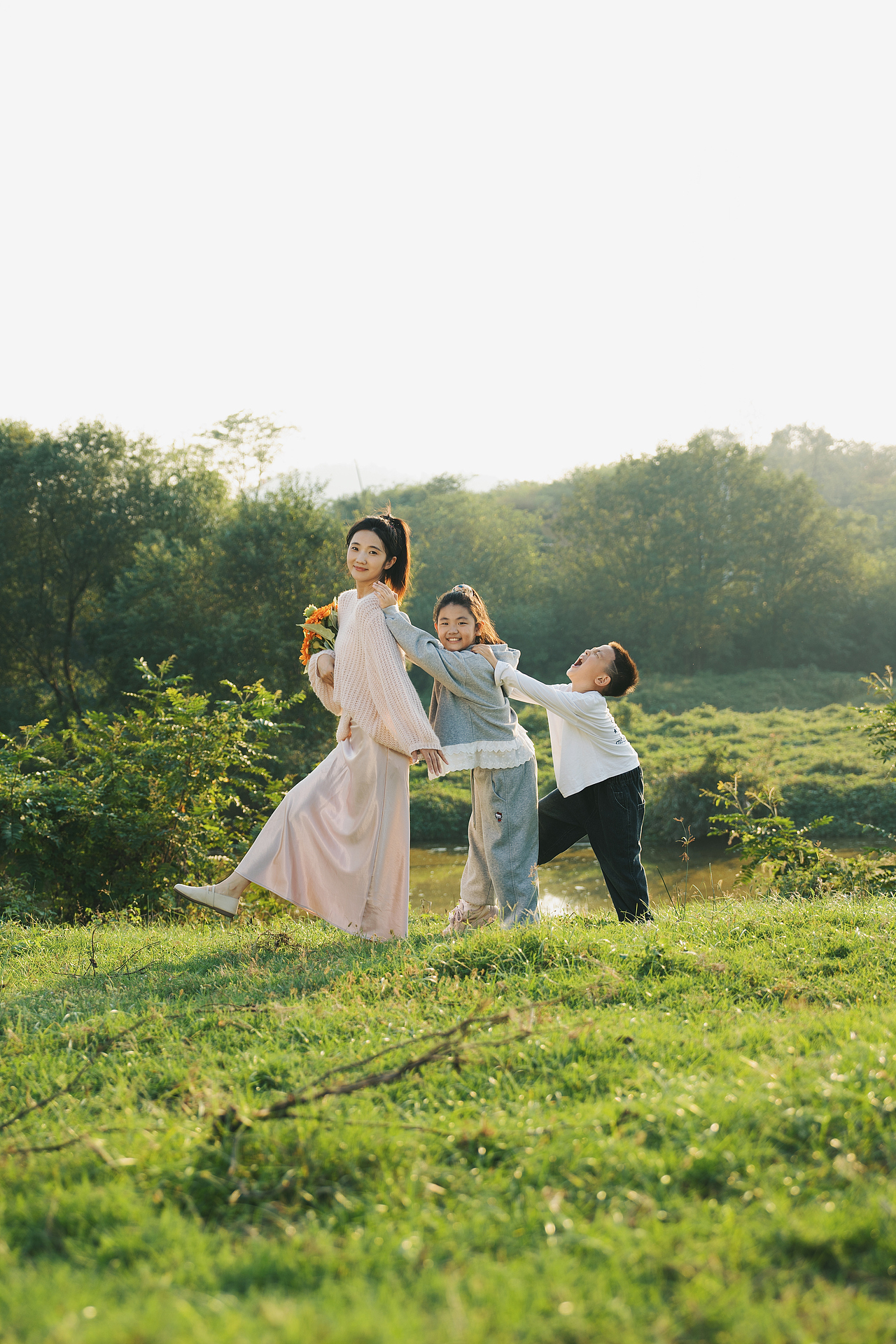 初秋暖阳下的向日葵（图ZMzk3NTgyNTAw） - 人像摄影 - 站酷设计师AIERS052894原创素材 - 站酷ZCOOL