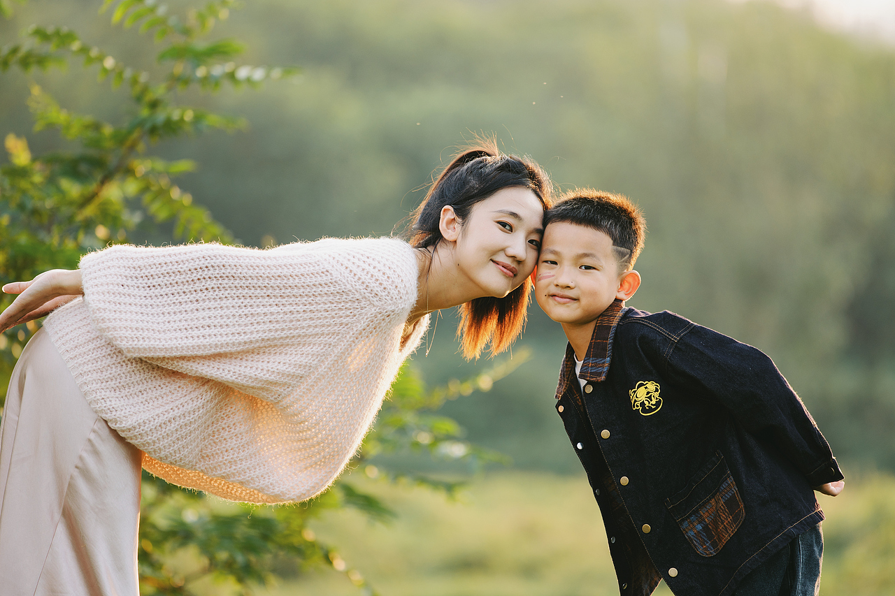 初秋暖阳下的向日葵（图ZMzk3NTgyNDg4） - 人像摄影 - 站酷设计师AIERS052894原创素材 - 站酷ZCOOL