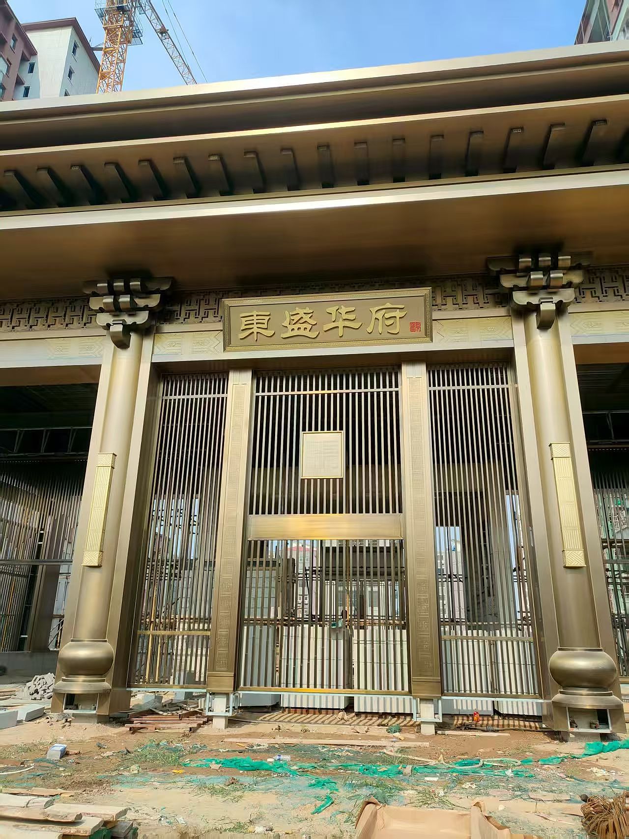 石家庄新乐市东盛华府中式门楼斗拱飞檐绘东方人居画卷