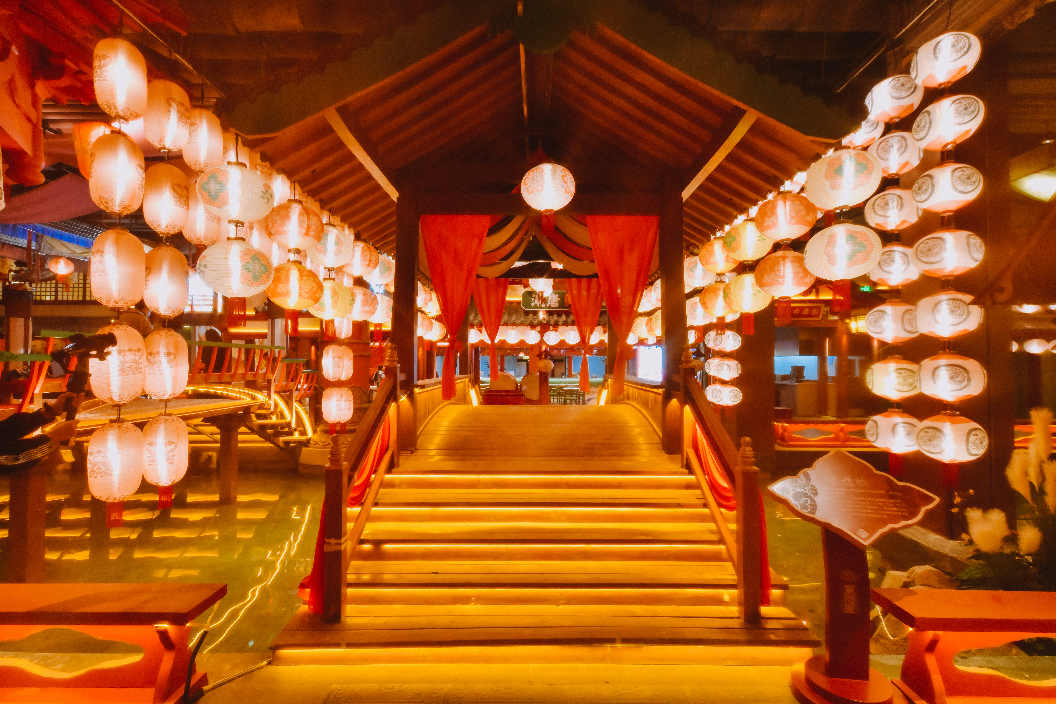 2025年度商业街区氛围营造包装美陈设计公司十大翘楚推荐（图ZMTUyNDY0MTY=） - 观点 - 站酷设计师华创商业创意原创素材 - 站酷ZCOOL