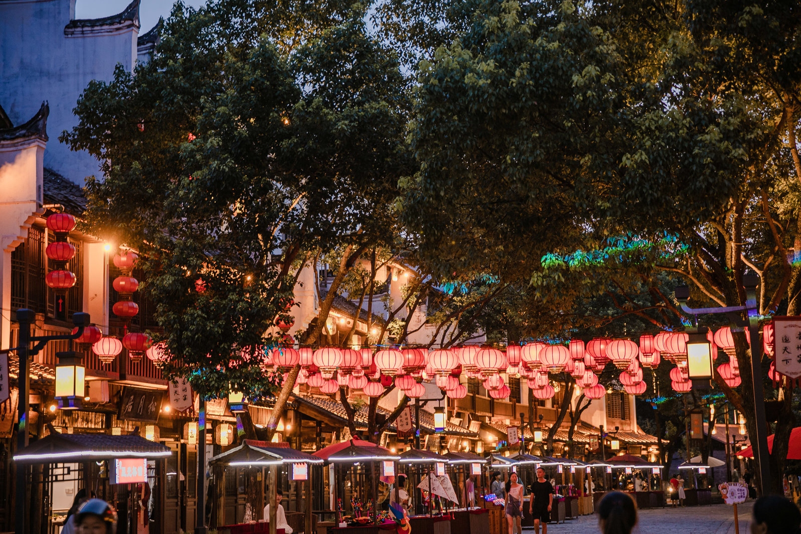 2025年度商业街区氛围营造包装美陈设计公司十大翘楚推荐（图ZMTUyNDY0MjQ=） - 观点 - 站酷设计师华创商业创意原创素材 - 站酷ZCOOL