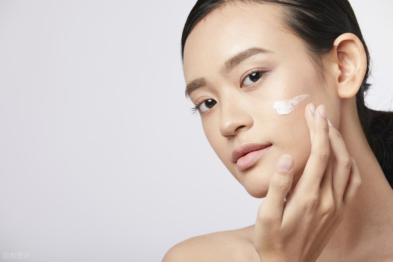 中性皮肤用什么洗面奶合适？保湿效果好的洗面奶怎么选？（图ZMTUyNDY5NDA=） - 资讯 - 站酷设计师究极设计达人原创素材 - 站酷ZCOOL