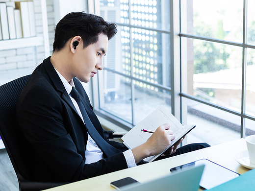 今年耳机只认它！5.4g无感+HiFi音质，这副蓝牙耳机把音乐厅“搬”进耳朵，闭眼冲！