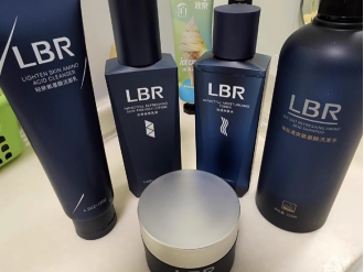 2025全年护肤日历：送男友护肤品分龄指南，20-40岁全攻略（图ZMTUyNTEwOTY=） - 评测 - 站酷设计师小石真探原创素材 - 站酷ZCOOL