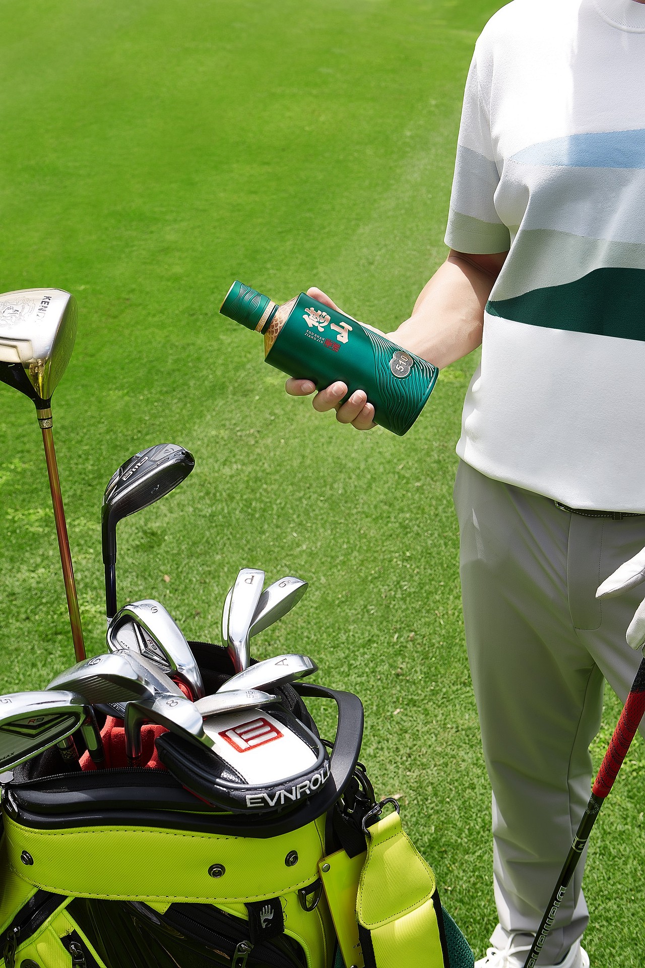 悠山白酒 户外（图ZMzk3ODY4MDMy） - 产品摄影 - 站酷设计师龙泉摄影原创素材 - 站酷ZCOOL