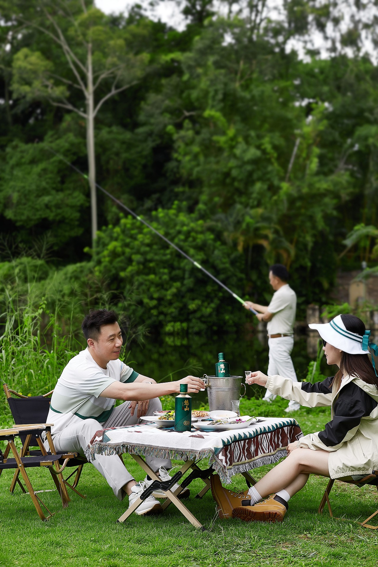 悠山白酒 户外（图ZMzk3ODY4MDUy） - 产品摄影 - 站酷设计师龙泉摄影原创素材 - 站酷ZCOOL