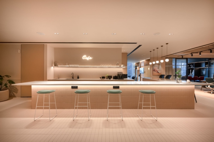 办公楼装修：色彩流动分区术 定义协作与专注的呼吸感