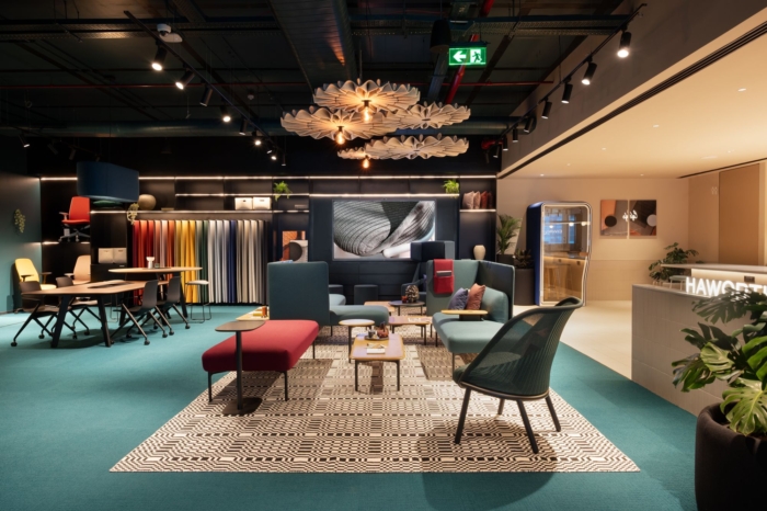 办公楼装修：色彩流动分区术 定义协作与专注的呼吸感