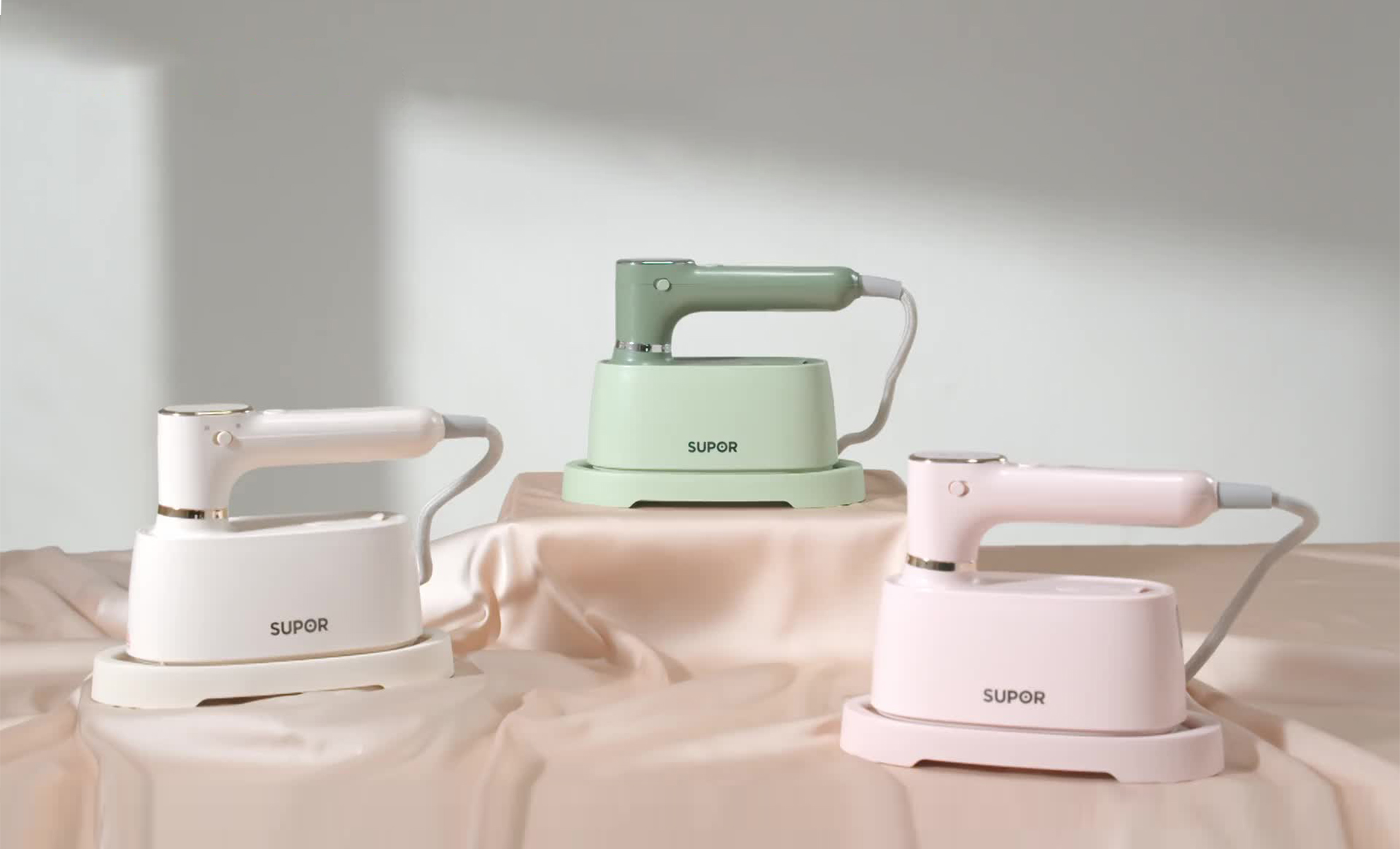 苏泊尔手持蒸汽刷/手持挂烫机外观设计案例 | 浪尖设计