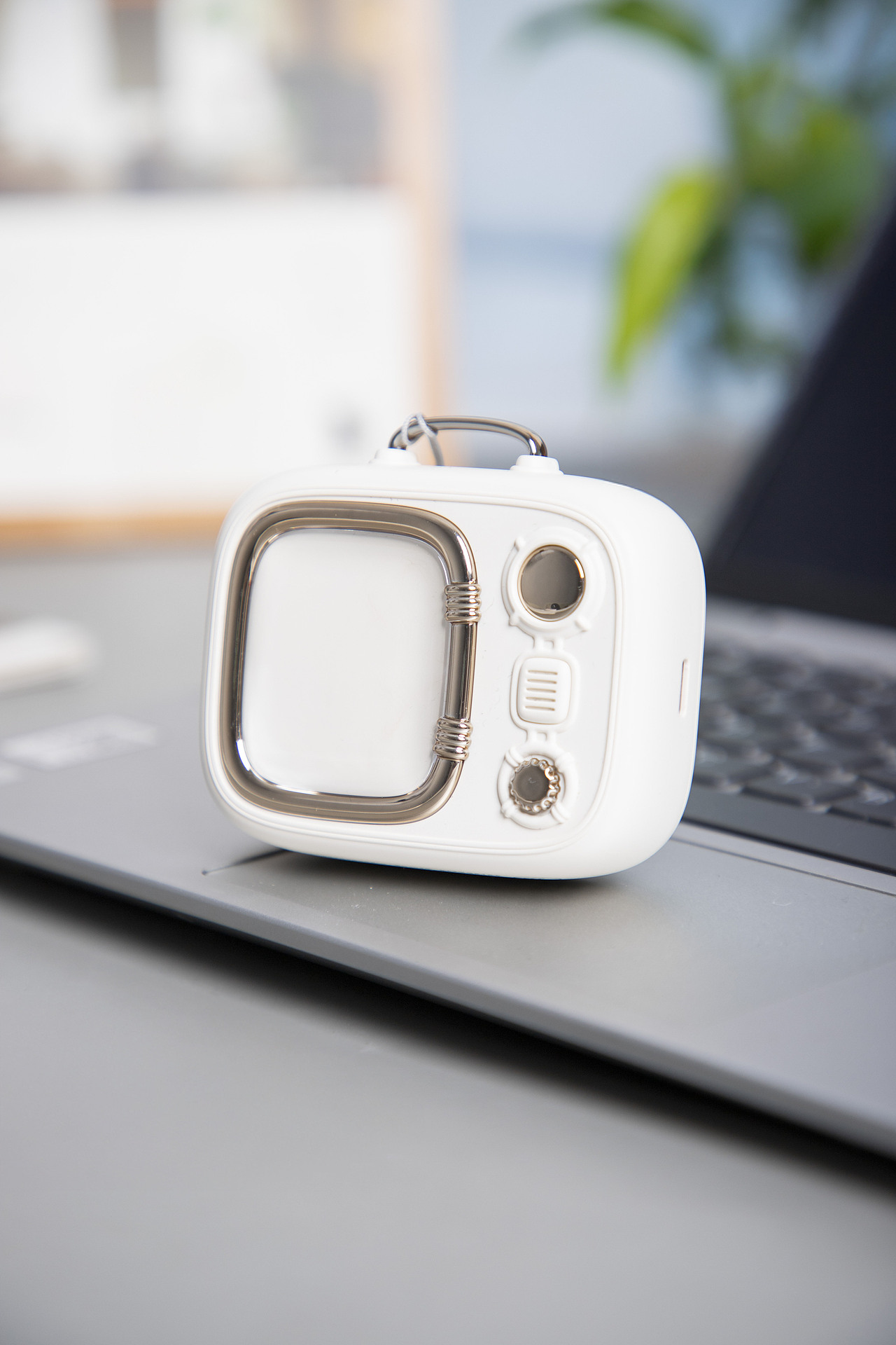 有间|幻响i-mu小电视无线充移动电源