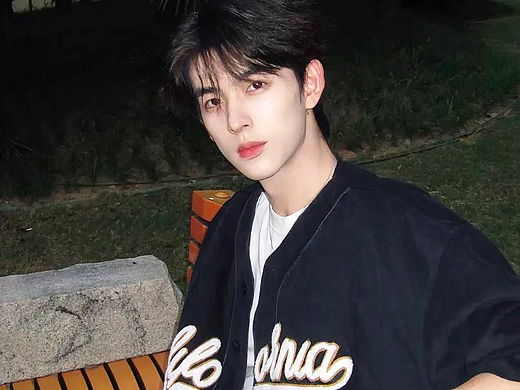 用了半瓶，秋季洗脸再也不绷了！览邦这瓶抗皱精华水，滋润到能掐出水～