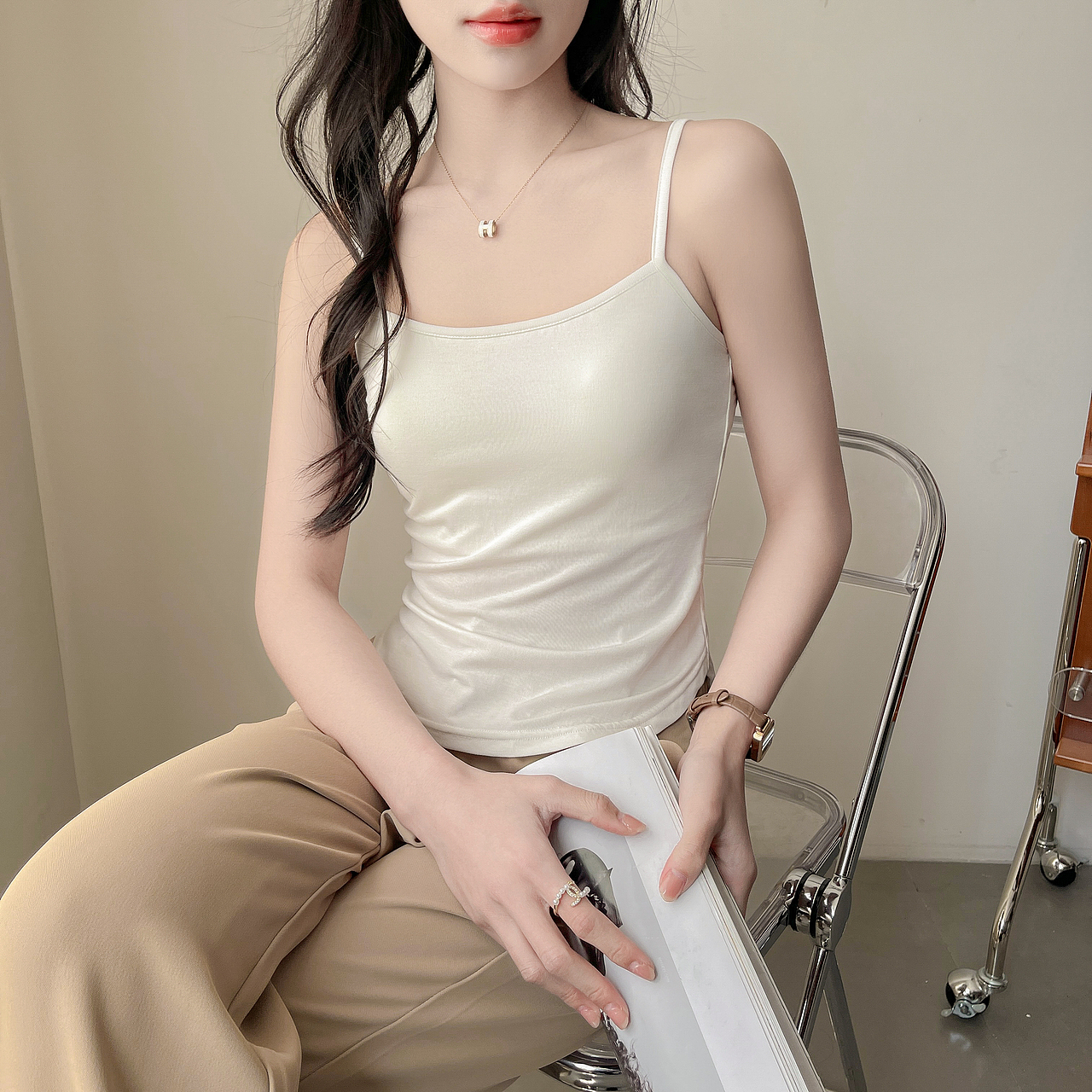 电商拍摄，吊带背心无头风。