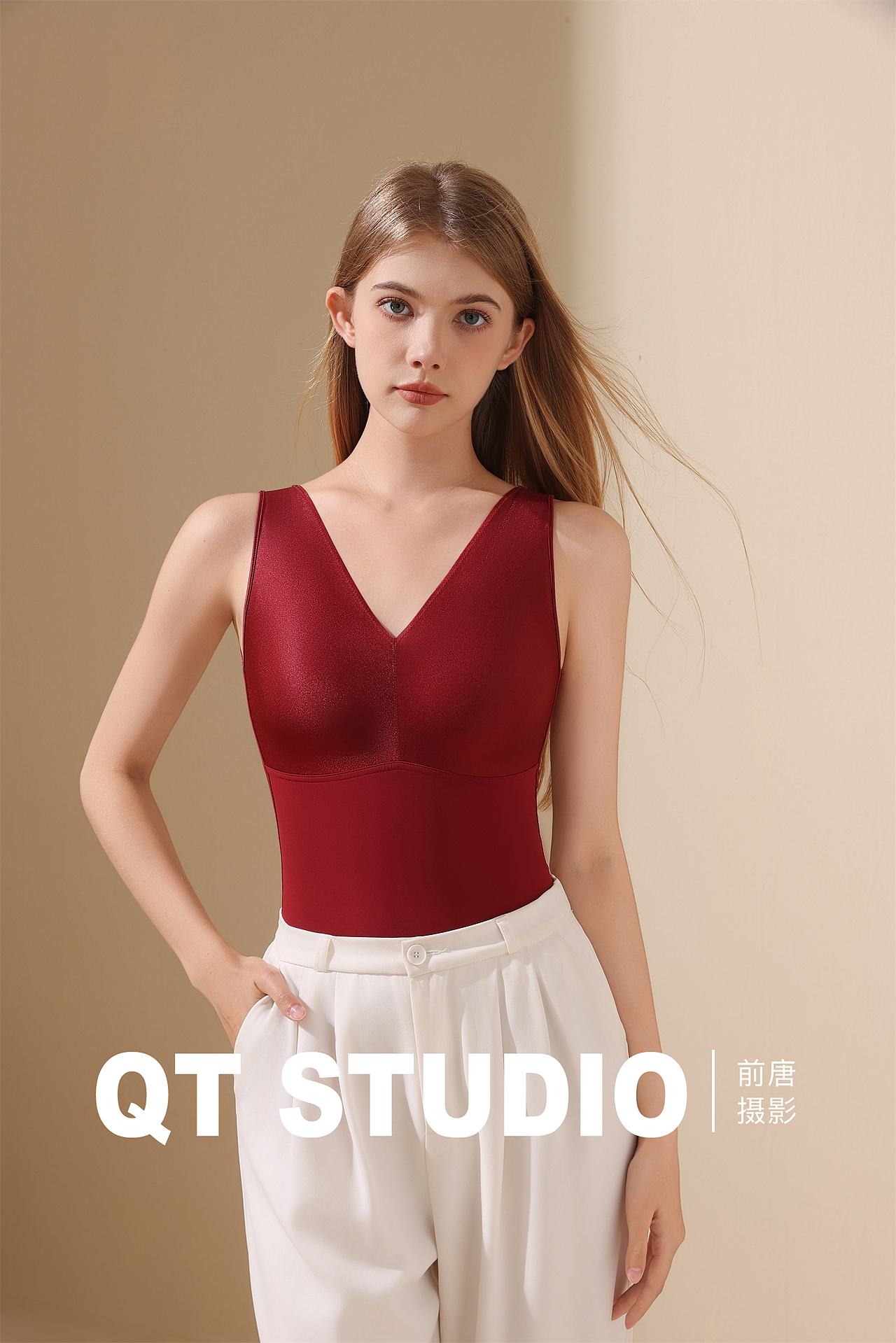 外籍模特演绎极简背心，高级感拉满！背心拍摄保暖背心（图ZMzk4MTY1NDMy） - 产品摄影 - 站酷设计师前唐摄影露露原创素材 - 站酷ZCOOL