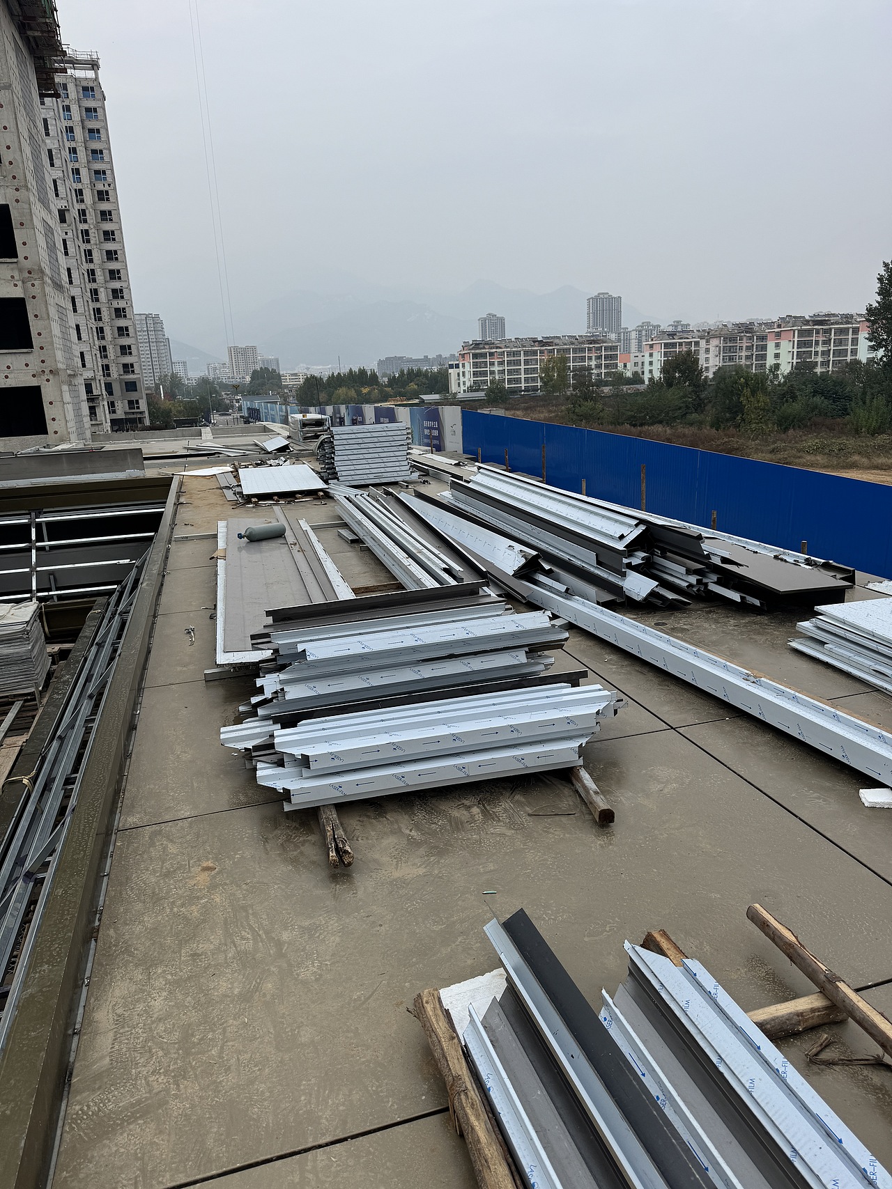 山东泰安恒地 观澜颂 第四代住宅小区不锈钢门楼开工