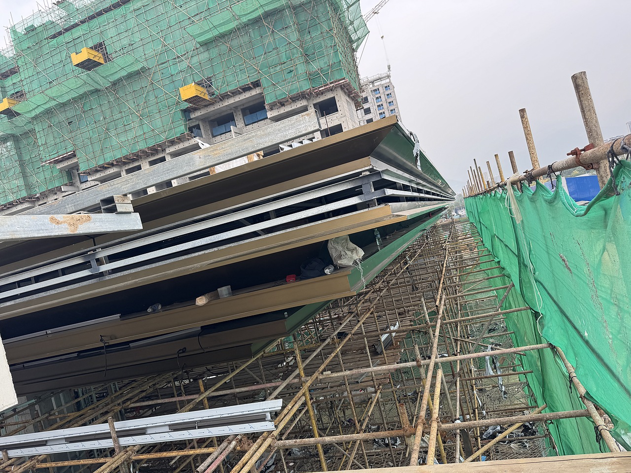 山东泰安恒地 观澜颂 第四代住宅小区不锈钢门楼开工