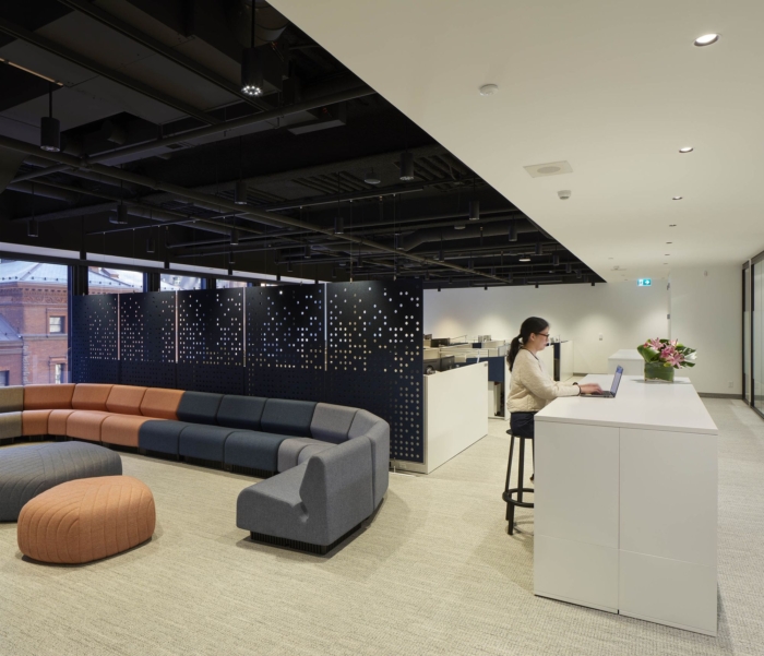 办公楼装修：垂直花园为锚点 构建会呼吸的办公社区