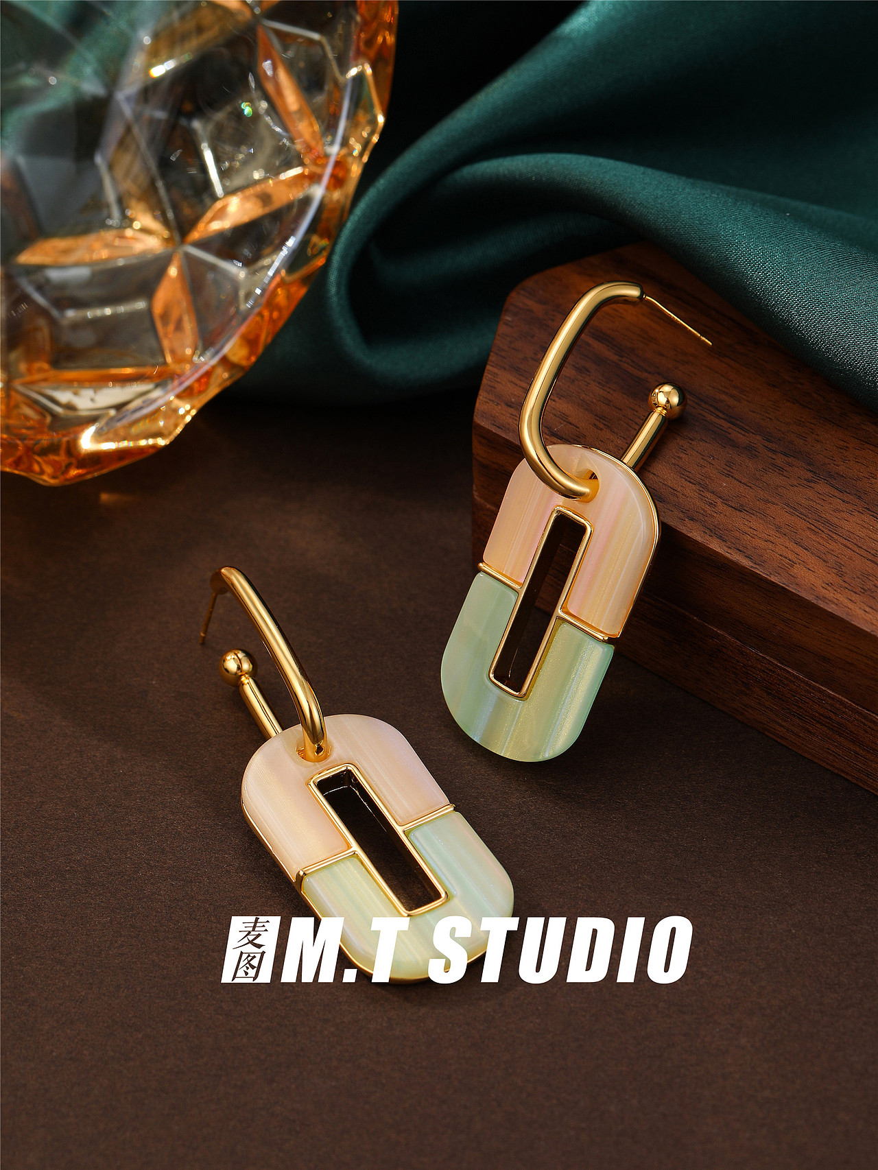 珠宝饰品静物拍摄|耳饰饰品平铺拍照|饰品耳环耳钉静物（图ZMzk4MzQyOTAw） - 产品摄影 - 站酷设计师义乌麦图摄影官网原创素材 - 站酷ZCOOL