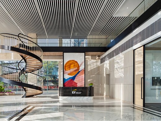 办公楼装修：内敛材质营造静谧空间 突破传统办公设计范式