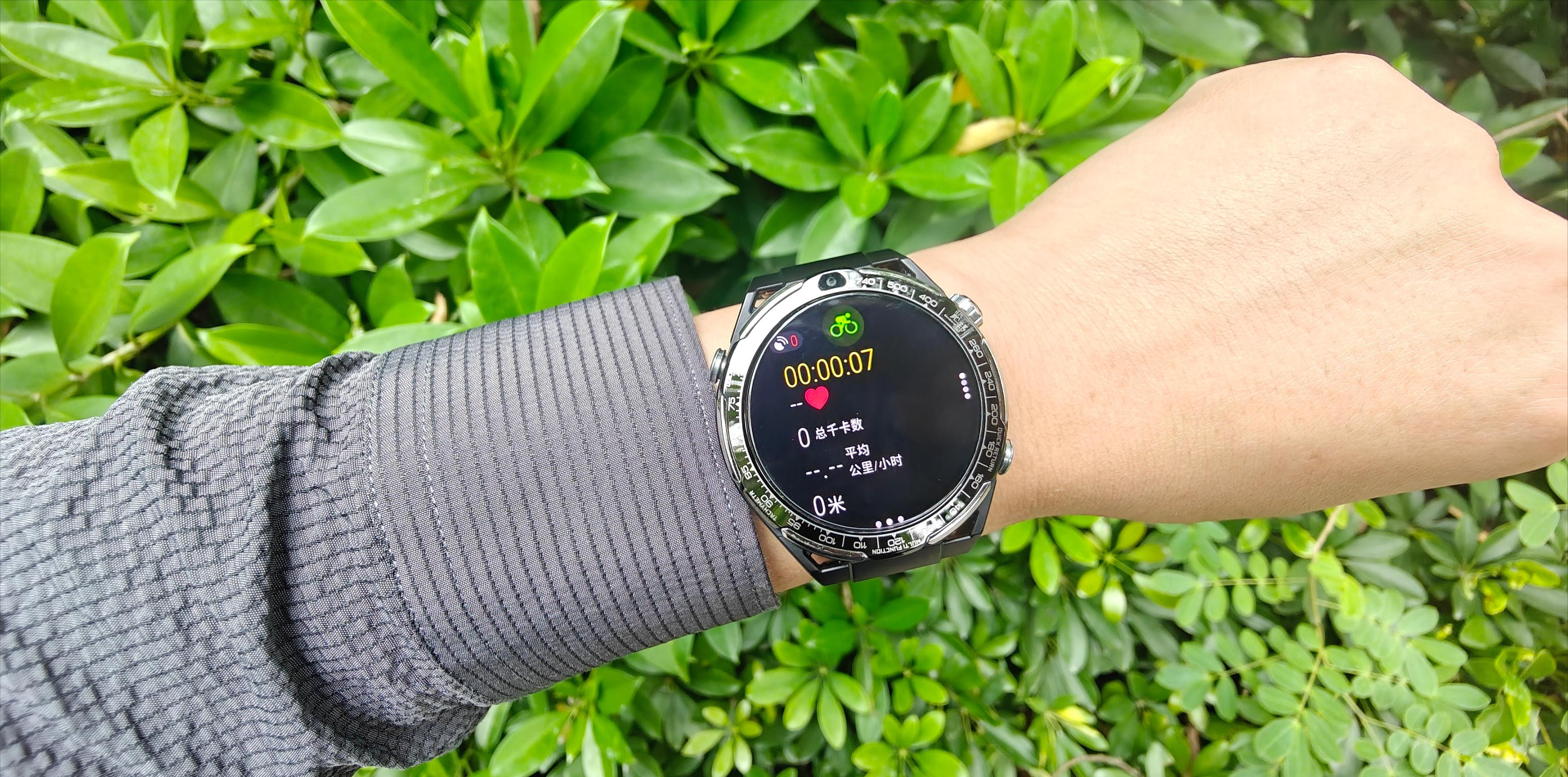 穿西服逛小区，这块表替我“藏”了手机：导航/支付/拍照/AI，全在腕间～（图ZMTUyNjk0Njg=） - 资讯 - 站酷设计师来这个世界看看原创素材 - 站酷ZCOOL