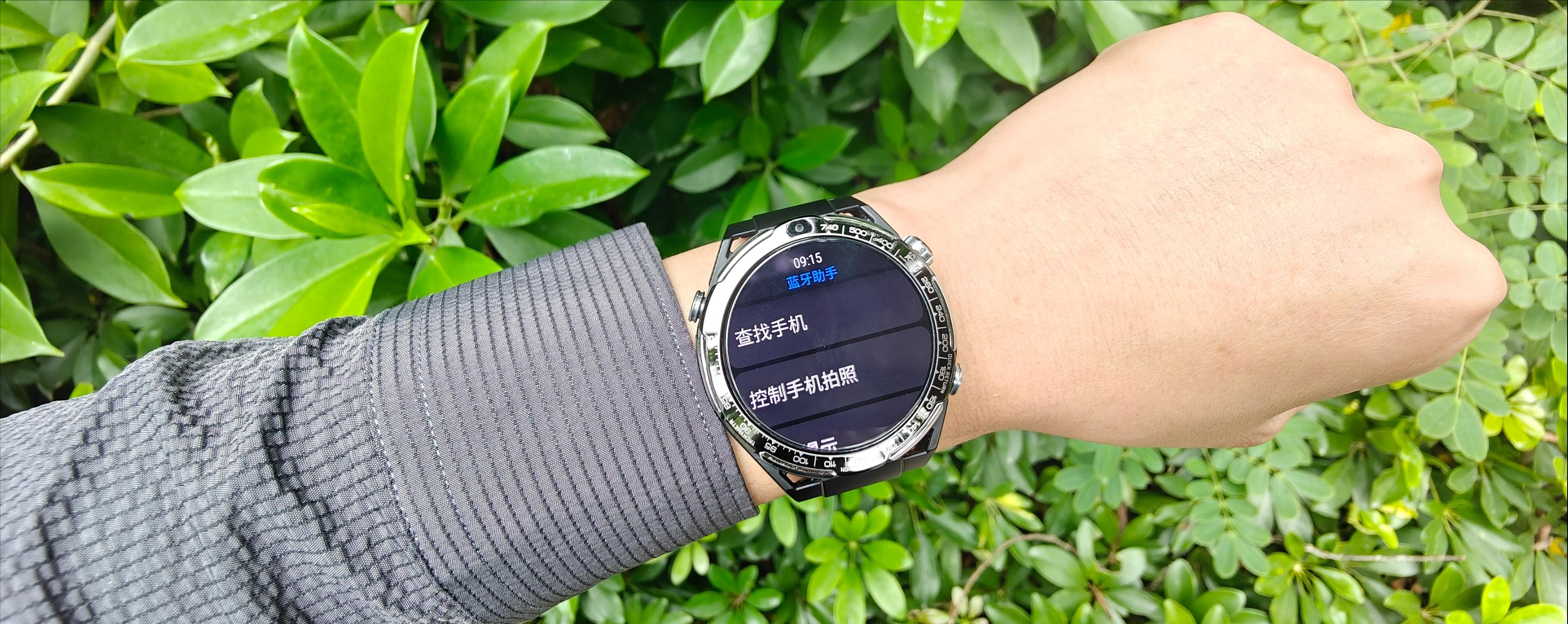 穿西服逛小区，这块表替我“藏”了手机：导航/支付/拍照/AI，全在腕间～（图ZMTUyNjk0NzI=） - 资讯 - 站酷设计师来这个世界看看原创素材 - 站酷ZCOOL