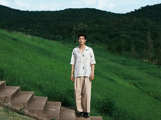 有人偏爱山风吹过的田野