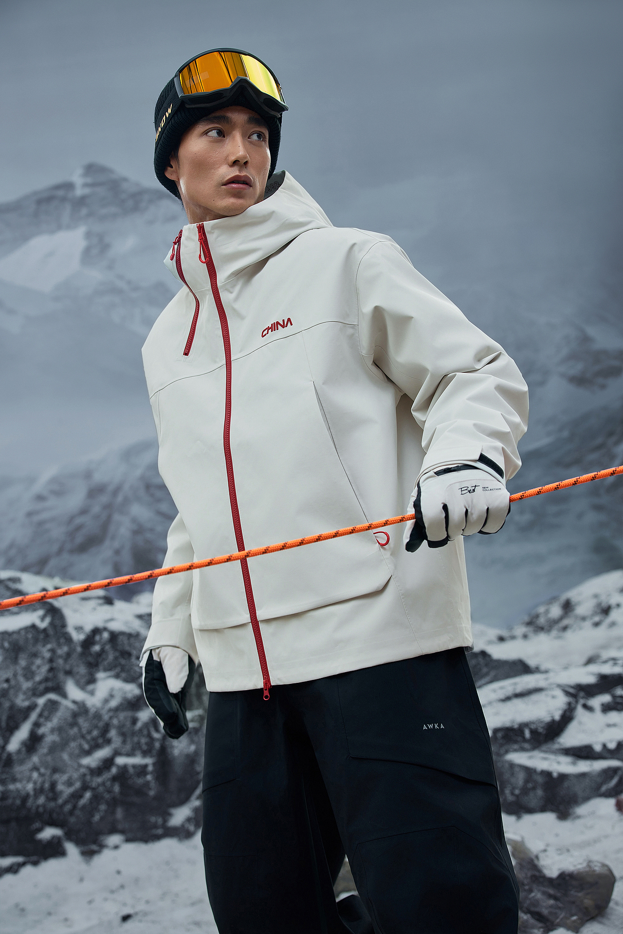 鸭鸭羽绒服2025SS拍摄珠峰系列